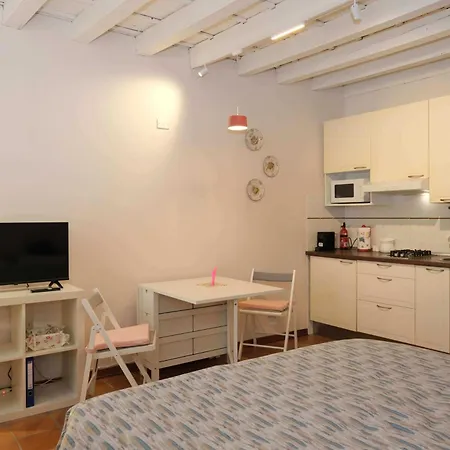 Vr - Monolocale Romeo Διαμέρισμα